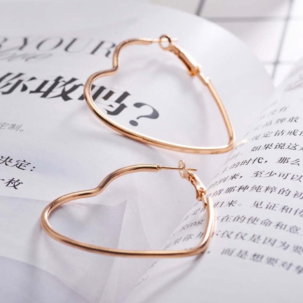 💛✨3 for$23💛NWT Gold Heart Hoops✨💛